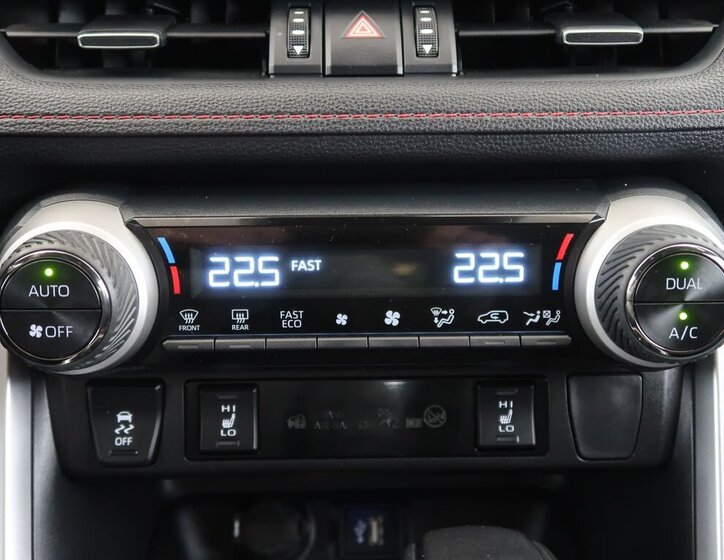 Toyota RAV4 SUV / Terénní 2,5 l 225 kw