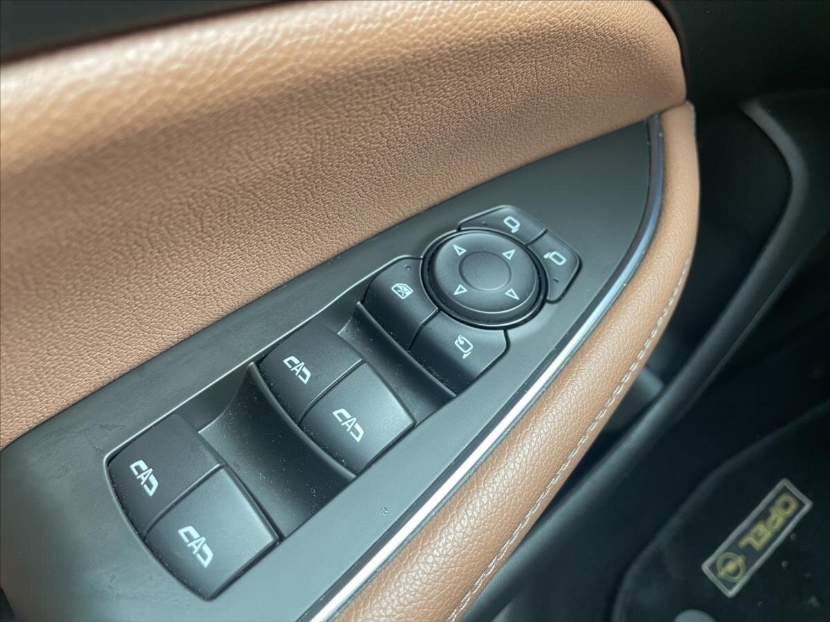 Opel Insignia Liftback 2,0 l 154 kw