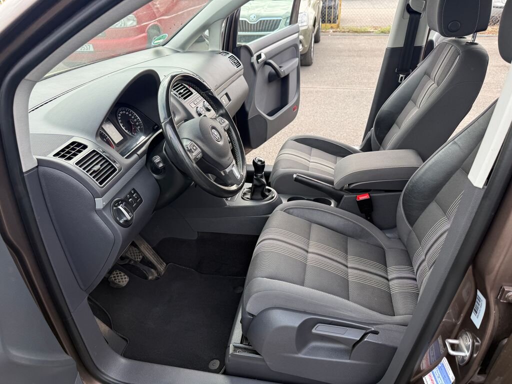 Volkswagen Touran Kombi 1,6 l 77 kw