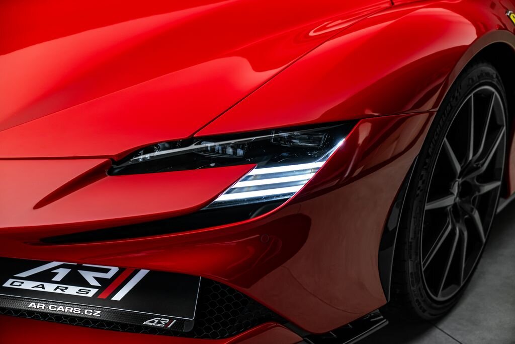 Ferrari SF90 Kupé 4,0 l 574 kw