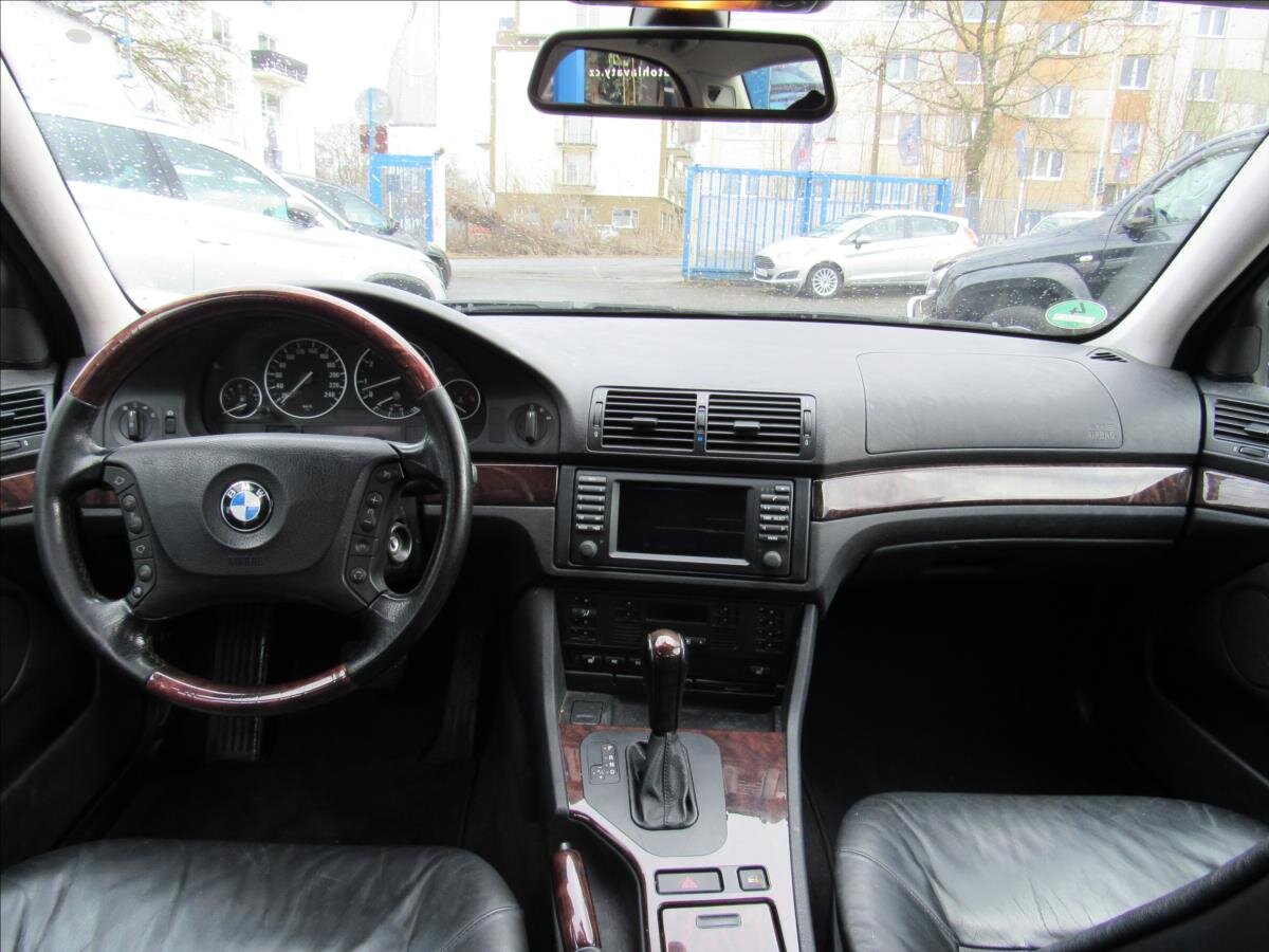 BMW Řada 5 Sedan / Limuzína 2,5 l 141 kw