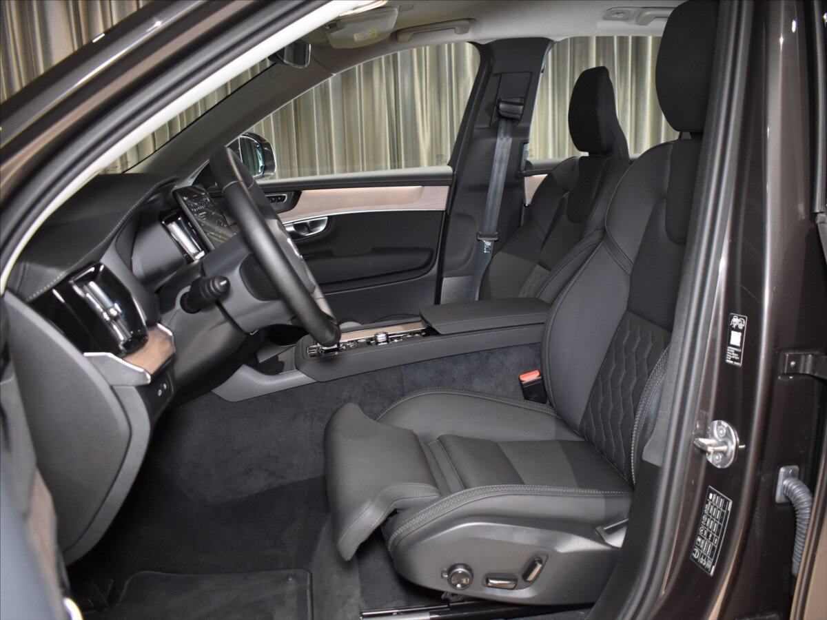 Volvo XC90 SUV / Terénní 2,0 l 228 kw