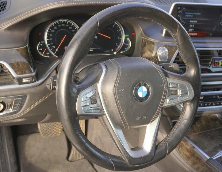 BMW Řada 7 18