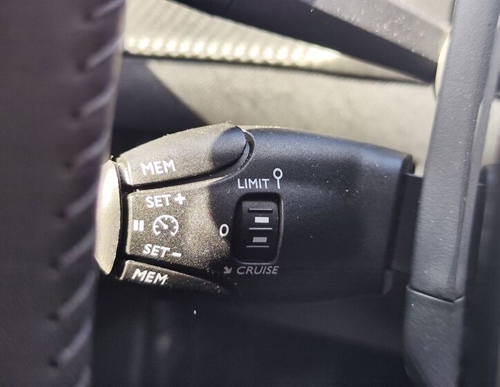 Peugeot 2008 Hatchback 1,2 l 74 kw