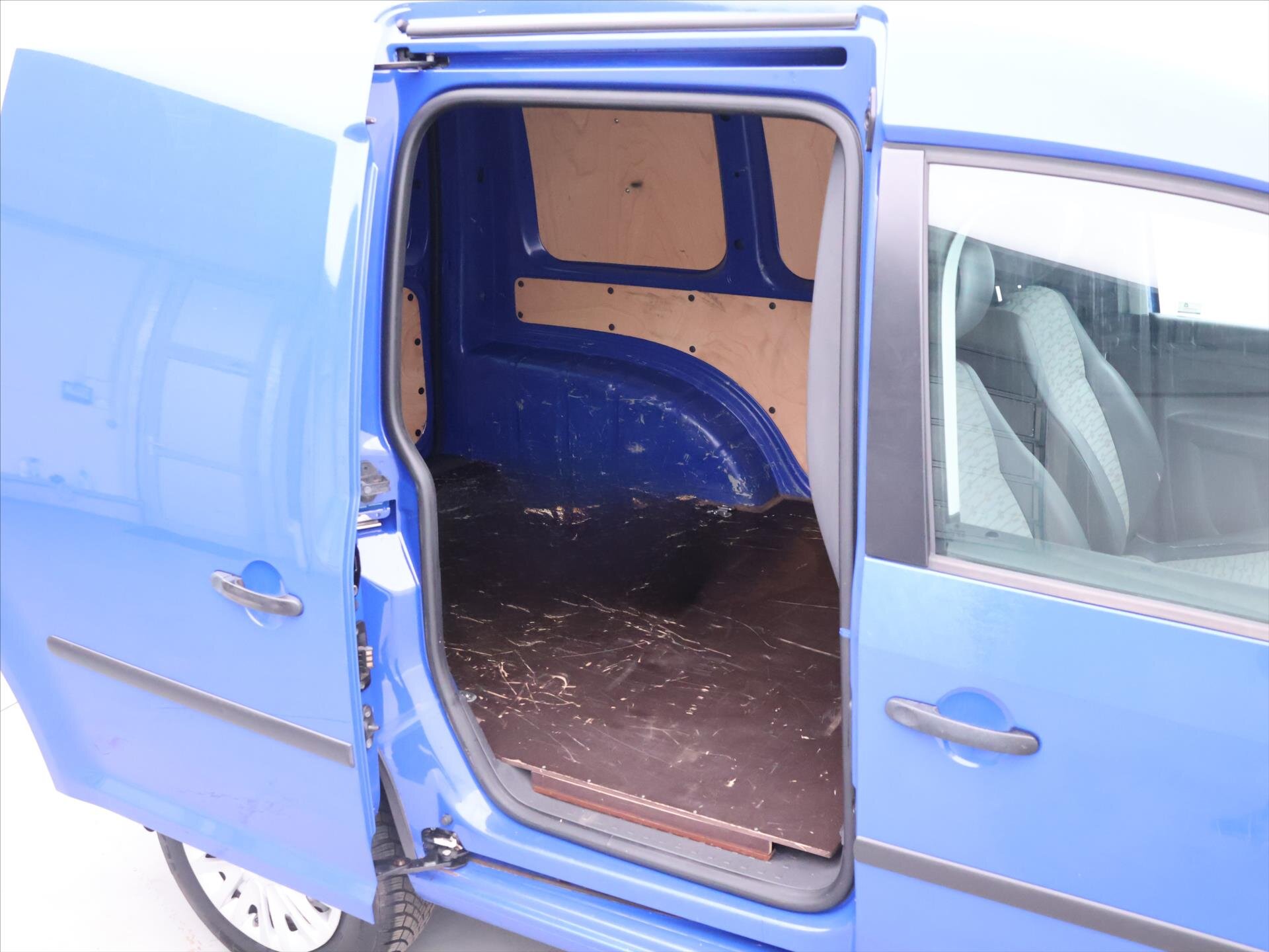 Volkswagen Caddy Skříň 2,0 l 81 kw