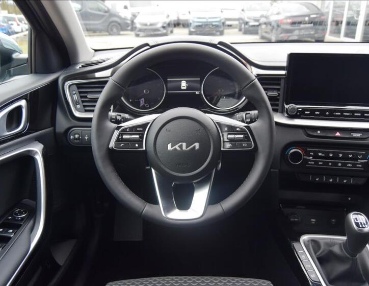 KIA XCeed 6