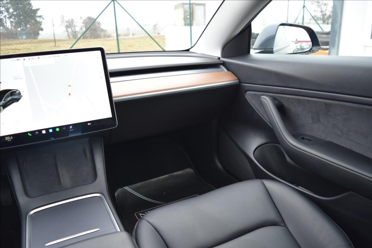 Tesla Model 3 Sedan 0,0 366 kw