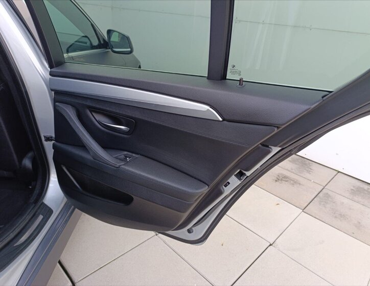 BMW Řada 5 Sedan 3,0 l 180 kw