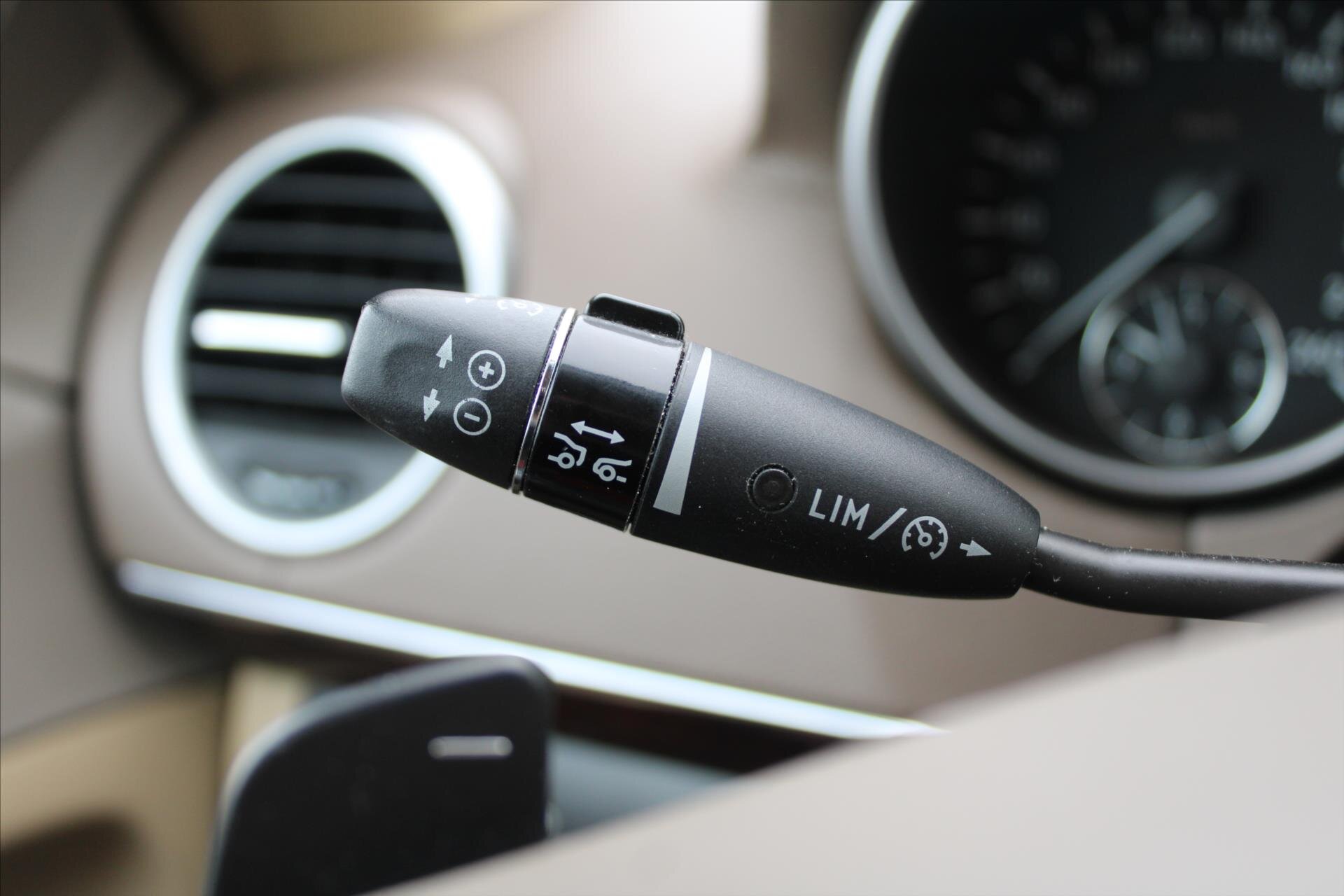 Mercedes-Benz Třídy M SUV / Terénní 3,0 l 165 kw