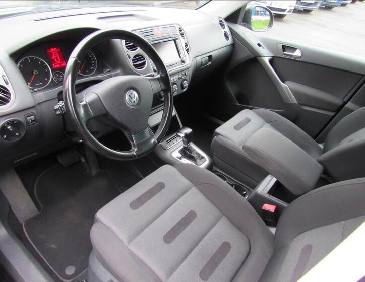 Volkswagen Tiguan 9