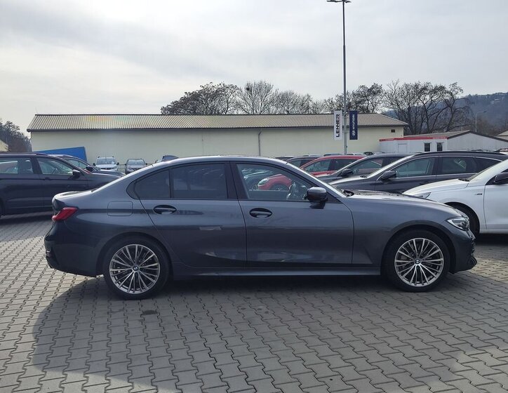 BMW Řada 3 Sedan / Limuzína 2,0 l 215 kw