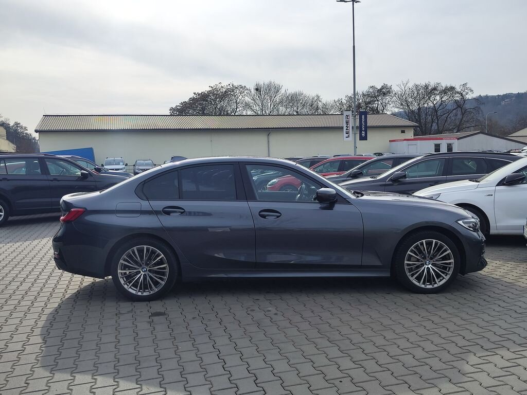 BMW Řada 3 Sedan / Limuzína 2,0 l 215 kw