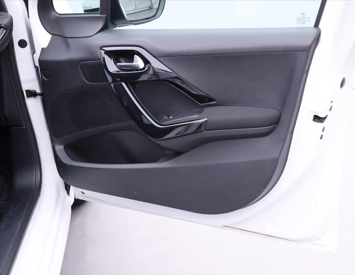 Peugeot 208 Hatchback 1,2 l 60 kw