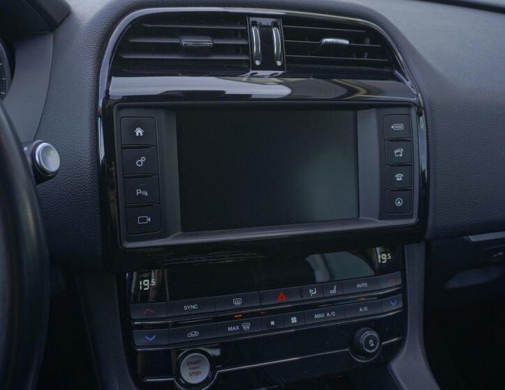 Jaguar F-Pace SUV / Terénní 2,0 l 184 kw