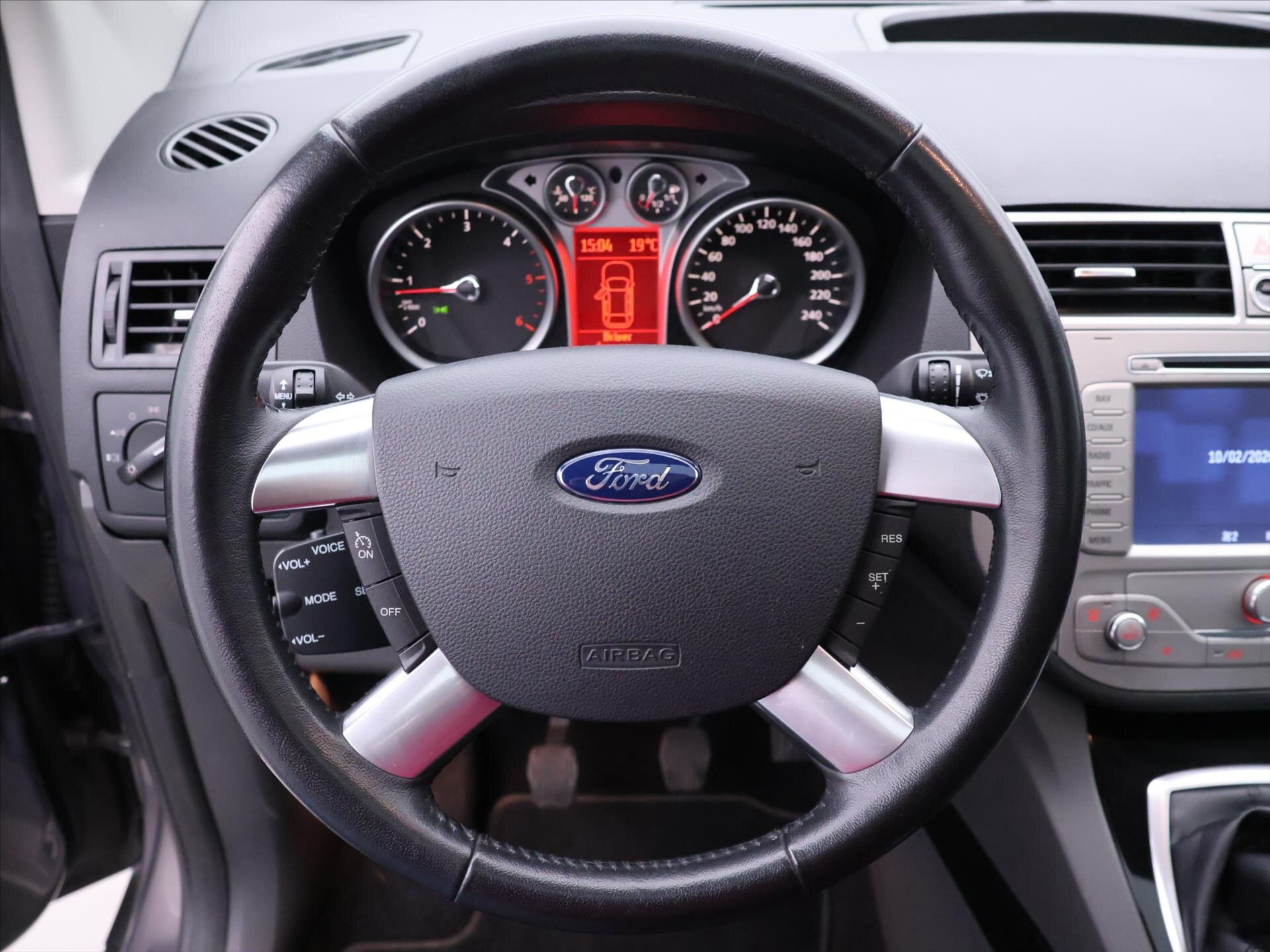 Ford Kuga SUV / Terénní 2,0 l 103 kw
