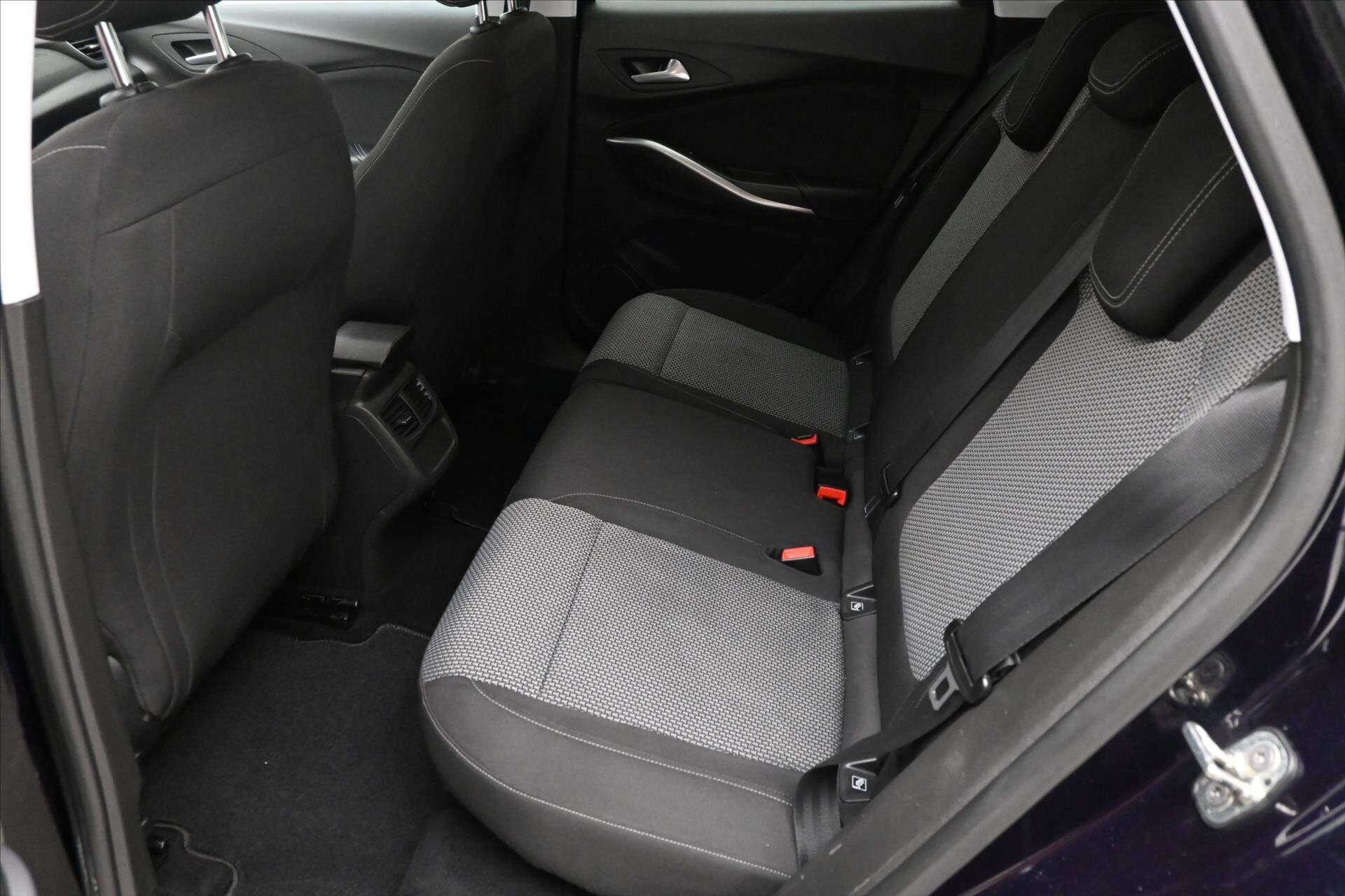 Opel Grandland X SUV 1,6 l 88 kw