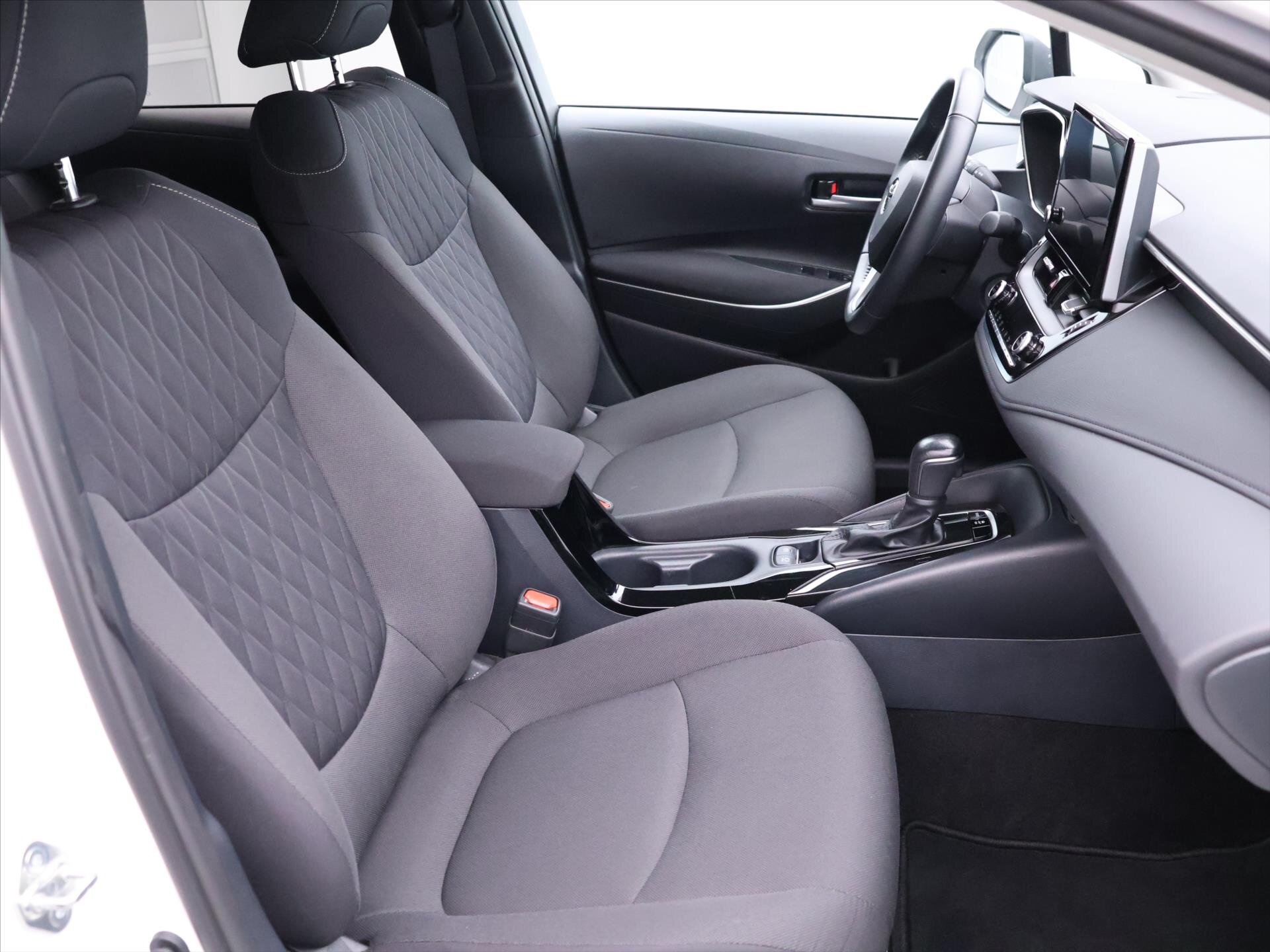 Toyota Corolla Sedan / Limuzína 1,5 l 92 kw