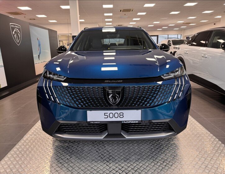 Peugeot 5008 SUV 1,2 l 107 kw