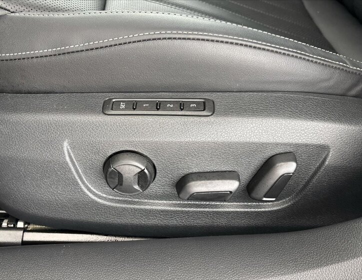 Škoda Superb Sedan / Limuzína 1,4 l 160 kw