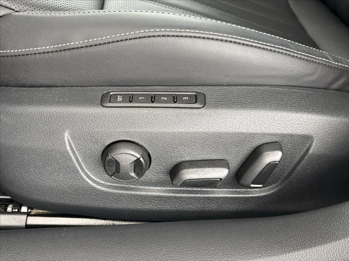 Škoda Superb Sedan / Limuzína 1,4 l 160 kw