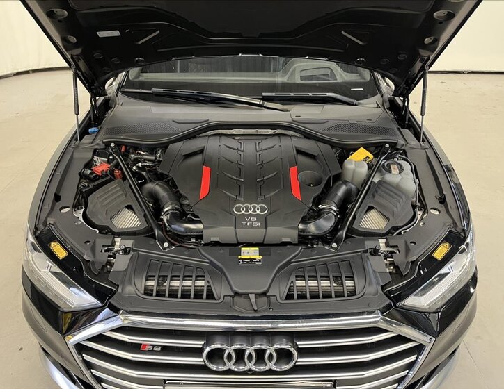 Audi S8 35