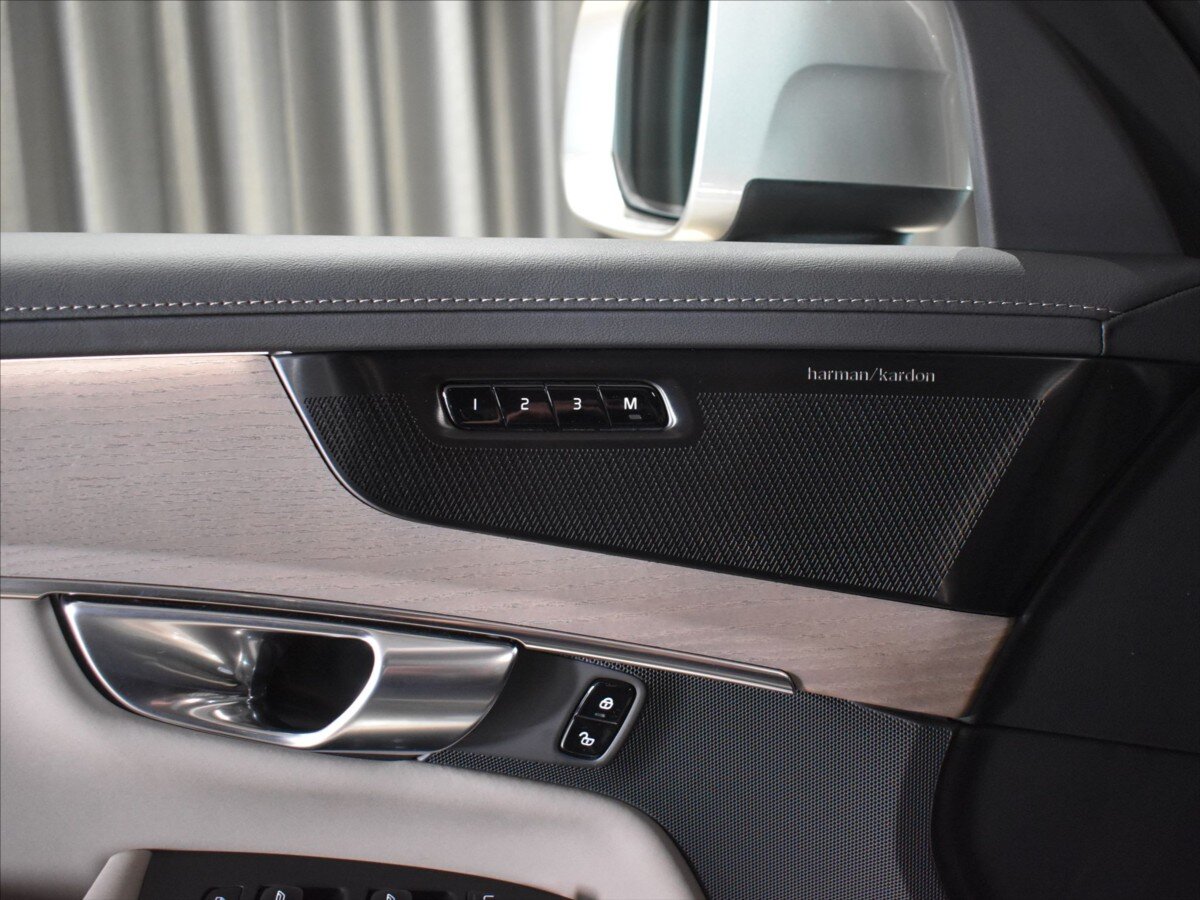 Volvo XC90 SUV / Terénní 2,0 l 228 kw