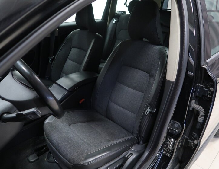 Volvo XC70 Kombi 2,4 l 136 kw