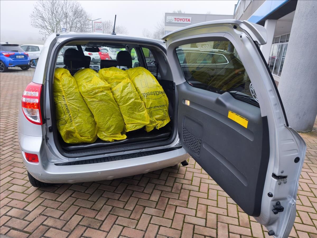 Toyota RAV4 Kombi 2,0 l 116 kw