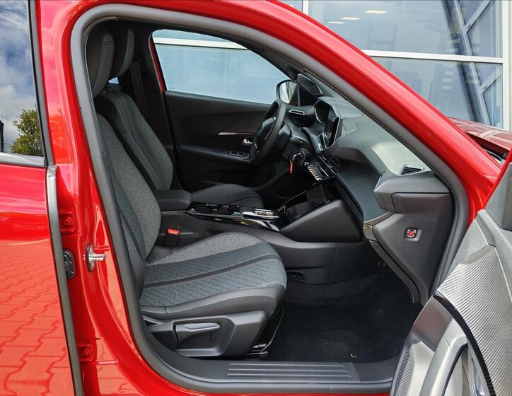 Peugeot 2008 SUV / Terénní 1,2 l 107 kw
