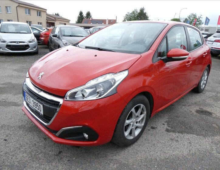 Peugeot 208 Hatchback 1,2 l 61 kw