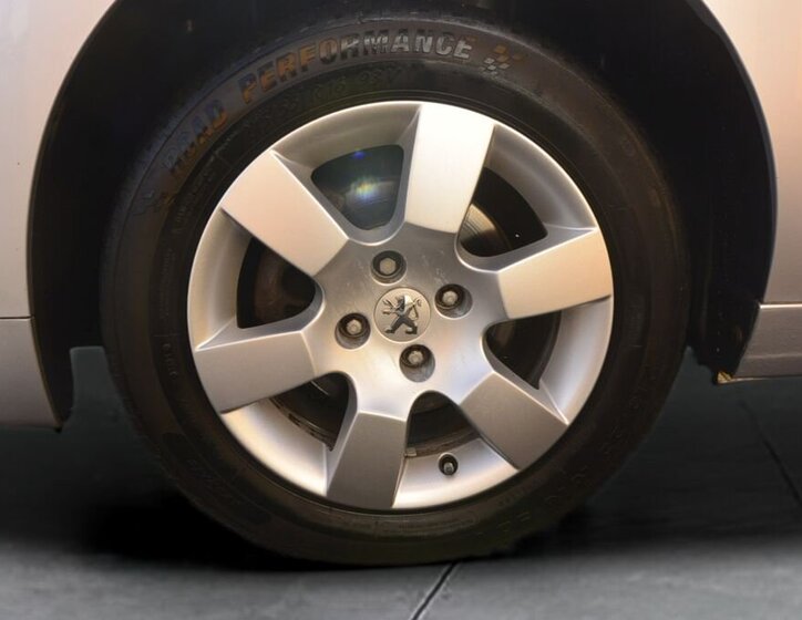 Peugeot 5008 MPV 1,6 l 88 kw