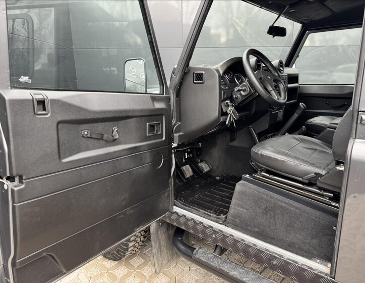 Land Rover Defender Skříň 2,2 l 90 kw