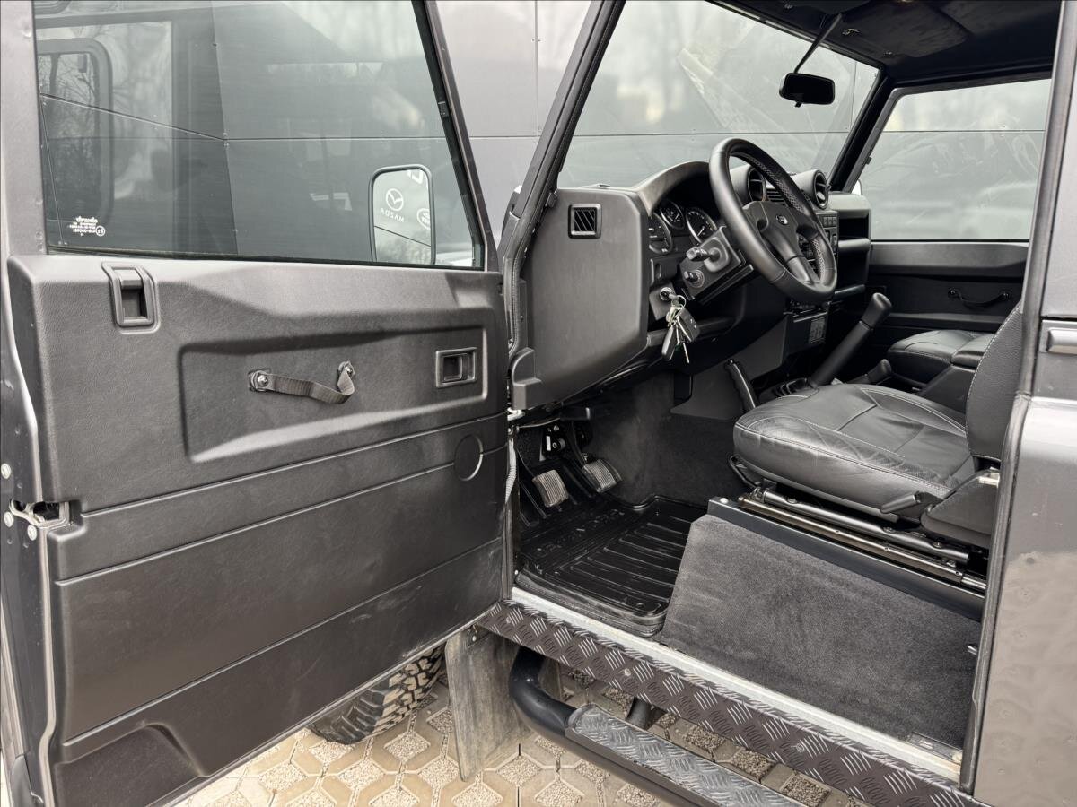 Land Rover Defender Skříň 2,2 l 90 kw