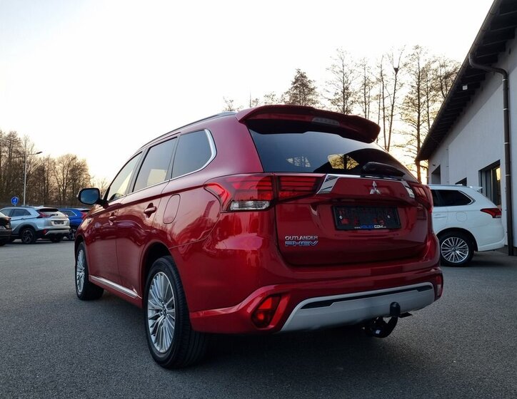 Mitsubishi Outlander SUV / Terénní 2,4 l 165 kw