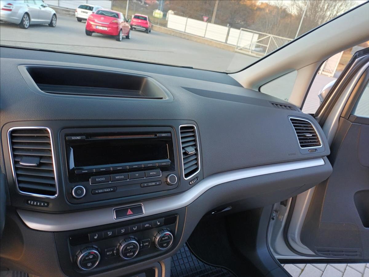 Volkswagen Sharan Kombi 2,0 l 103 kw