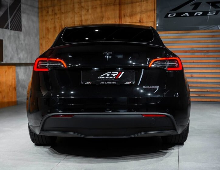 Tesla Model Y 22