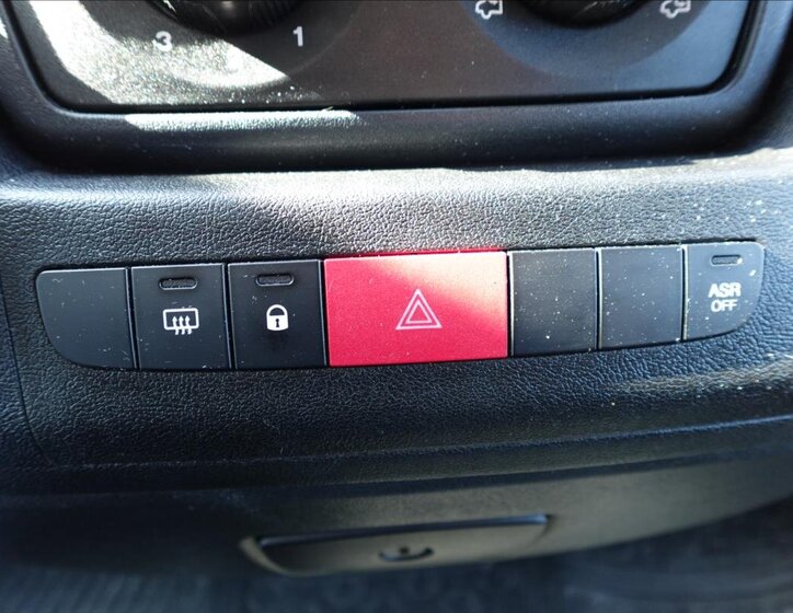 Peugeot Boxer Valník 2,2 l 121 kw