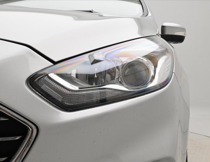 Ford S-MAX MPV 2,5 l 110 kw