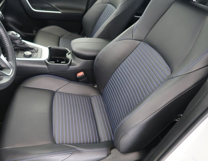 Toyota RAV4 SUV / Terénní 2,5 l 131 kw