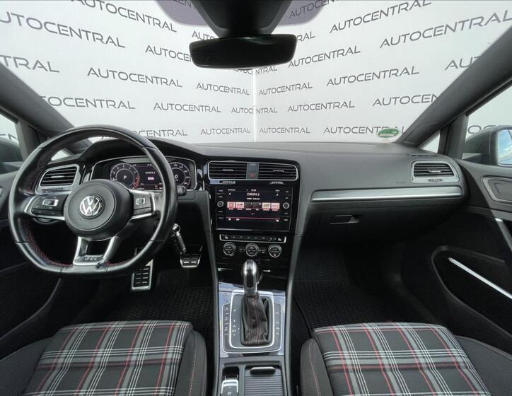 Volkswagen Golf 21