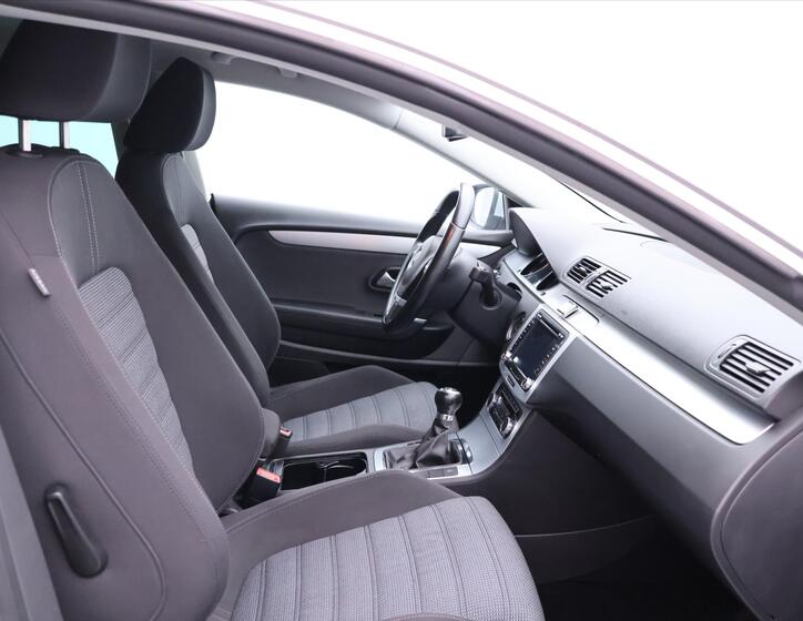 Volkswagen Passat CC 12