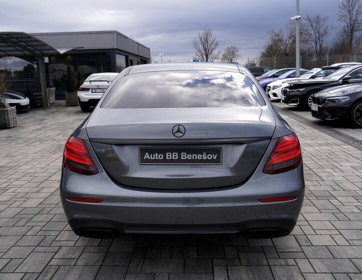 Mercedes-Benz Třídy E Sedan 2,0 l 143 kw