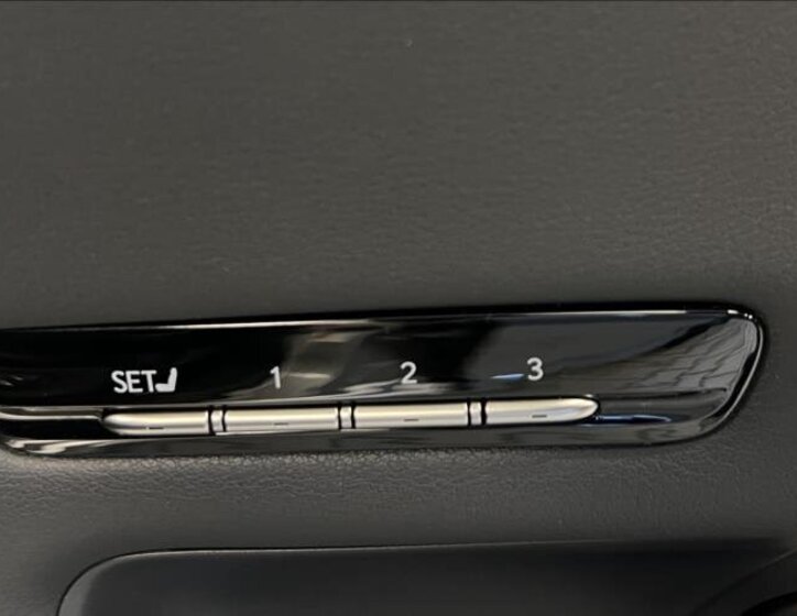 Lexus LS 500h Sedan / Limuzína 3,5 l 264 kw