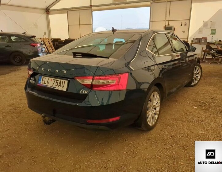 Škoda Superb Sedan / Limuzína 1,4 l 160 kw