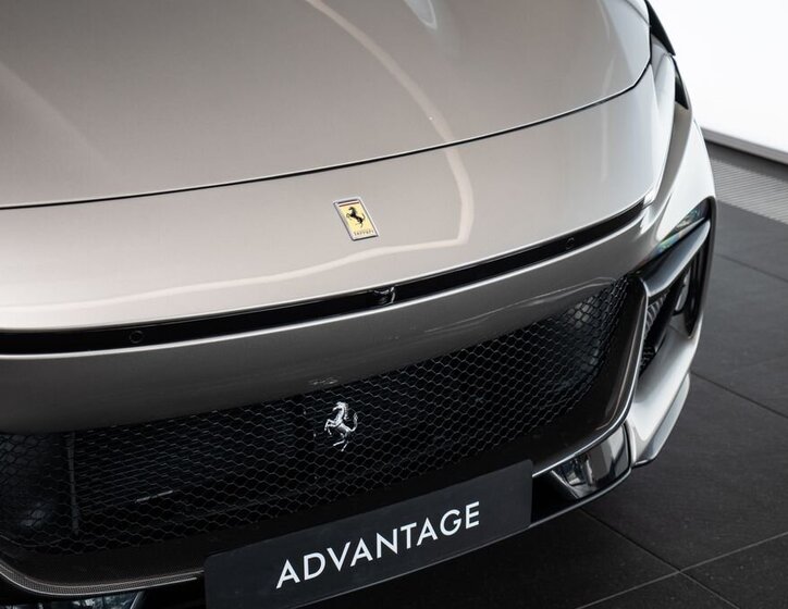 Ferrari Ostatní SUV / Terénní 6,5 l 529 kw