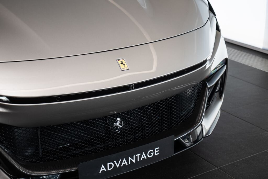 Ferrari Ostatní SUV / Terénní 6,5 l 529 kw