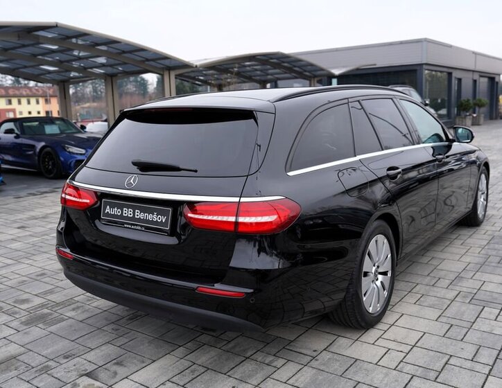 Mercedes-Benz Třídy E Kombi 2,0 l 143 kw