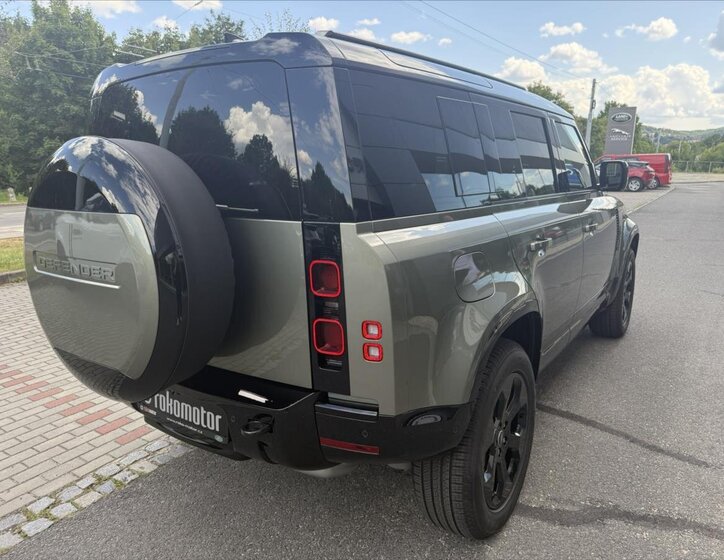 Land Rover Defender 7