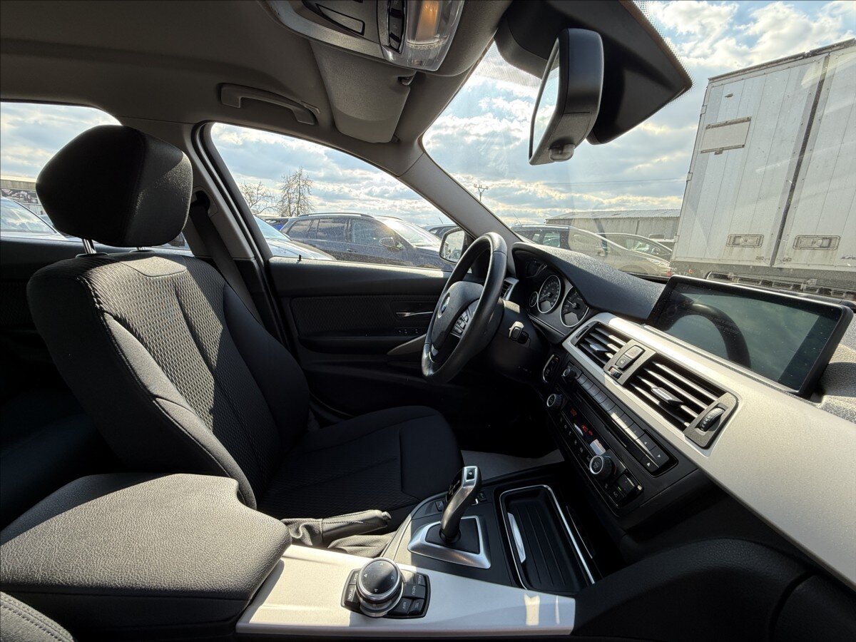 BMW Řada 3 Sedan 3,0 l 225 kw