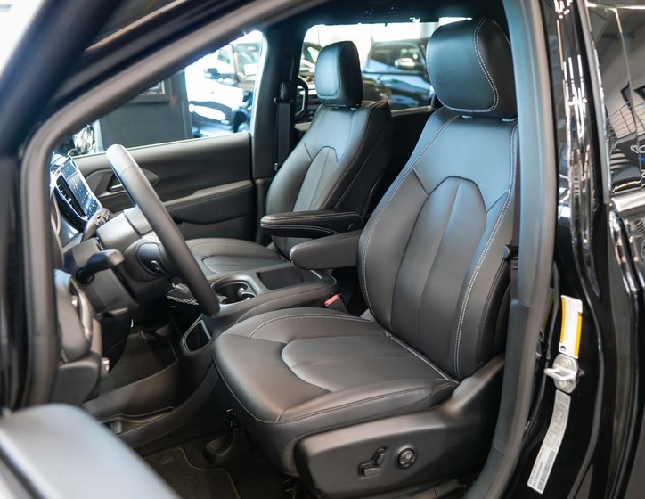 Chrysler Pacifica 15